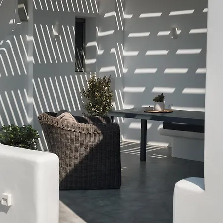 Luaz Naxian Living 2 *