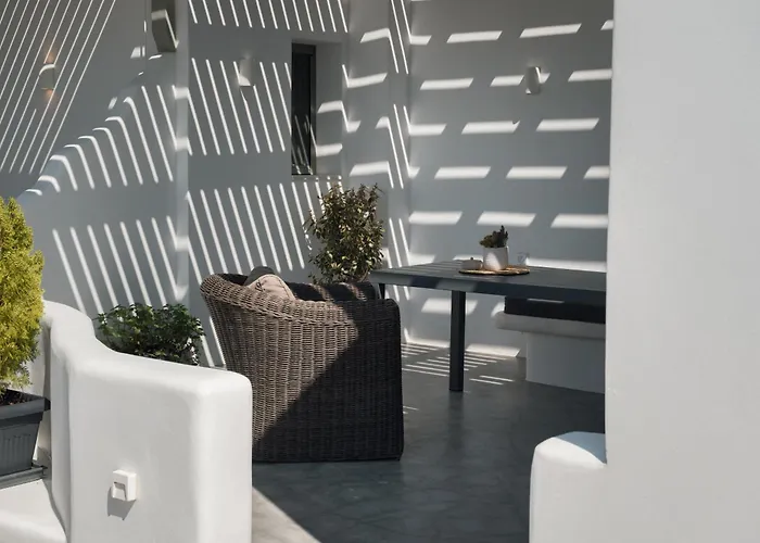 Luaz Naxian Living 2 *